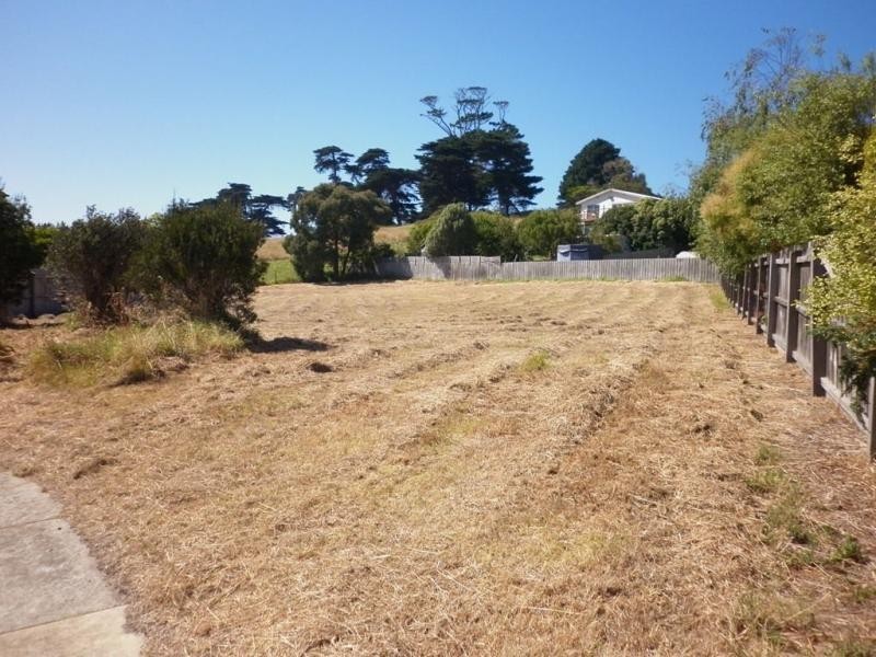 15 Tingara Close, San Remo VIC 3925