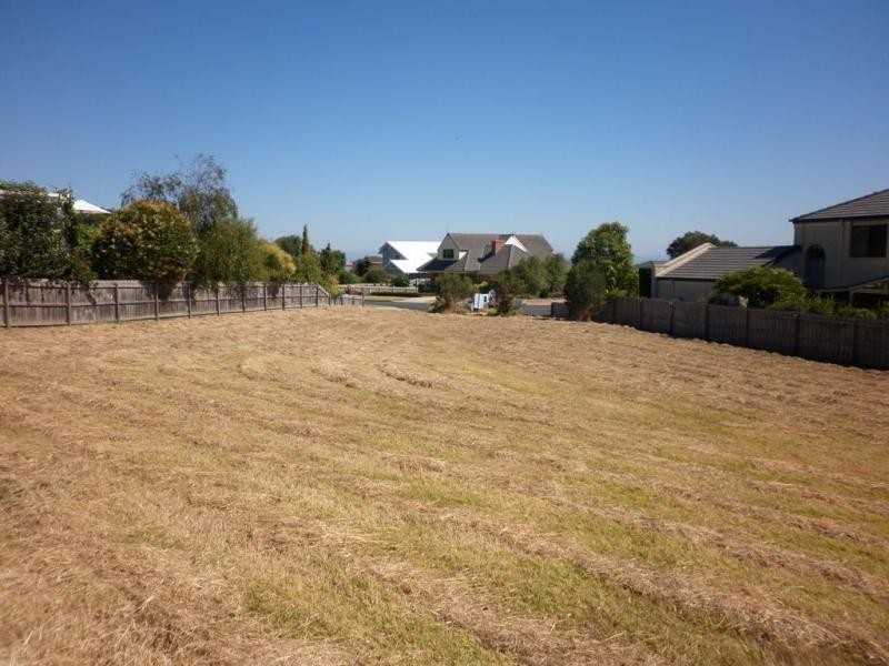 15 Tingara Close, San Remo VIC 3925