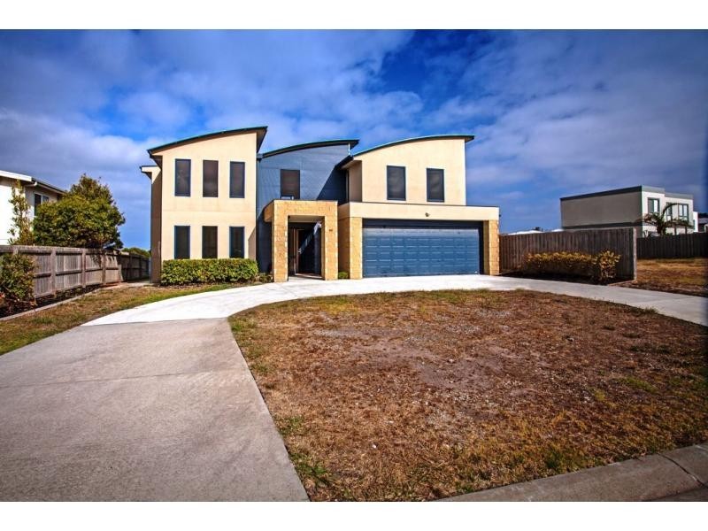 66 Penniwells Drive, San Remo VIC 3925