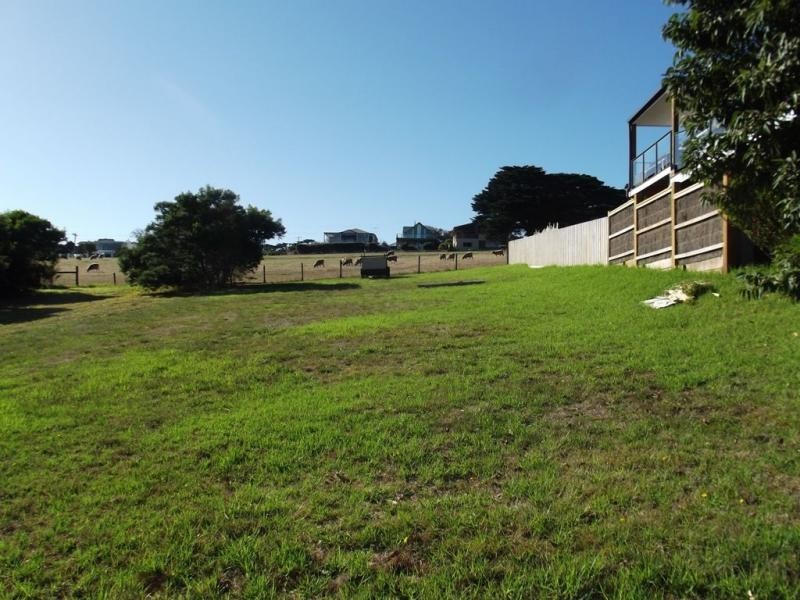 16 The Broadway, San Remo VIC 3925