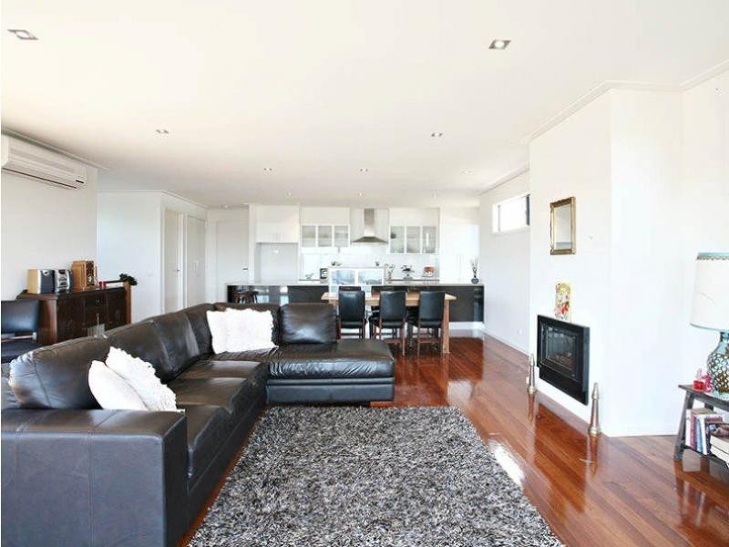 8 Wonthaggi Crescent, San Remo VIC 3925