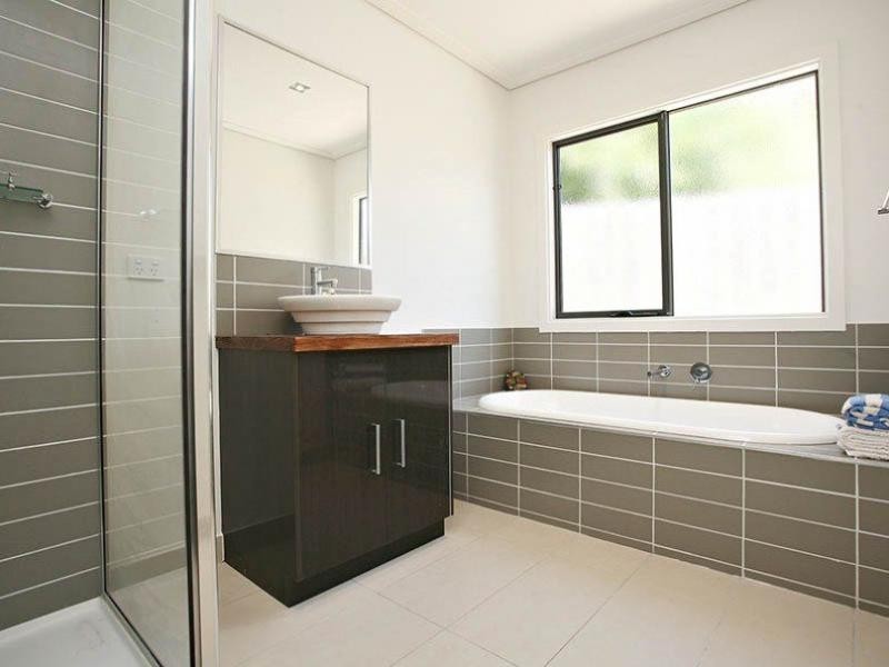 8 Wonthaggi Crescent, San Remo VIC 3925