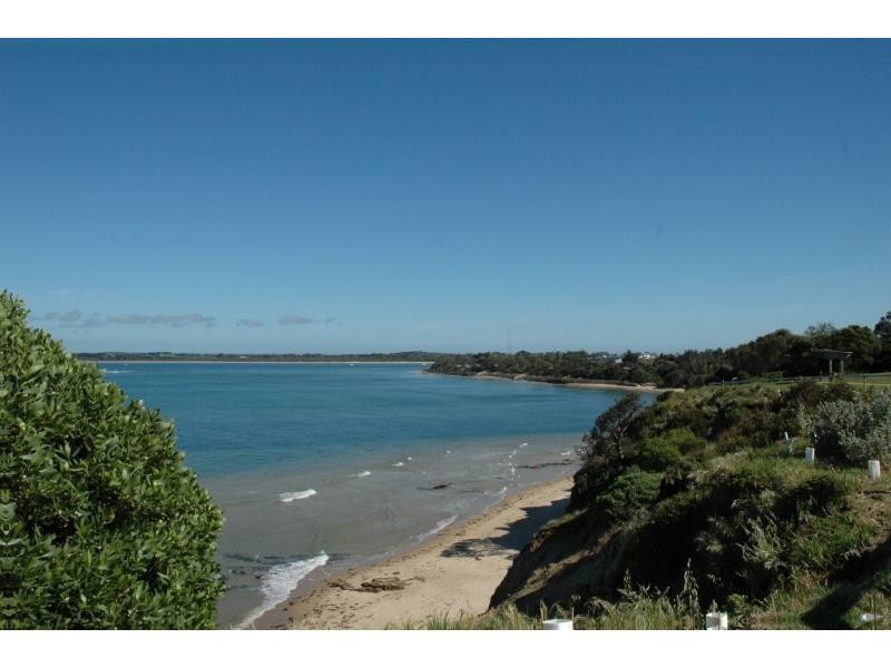 8 Wonthaggi Crescent, San Remo VIC 3925