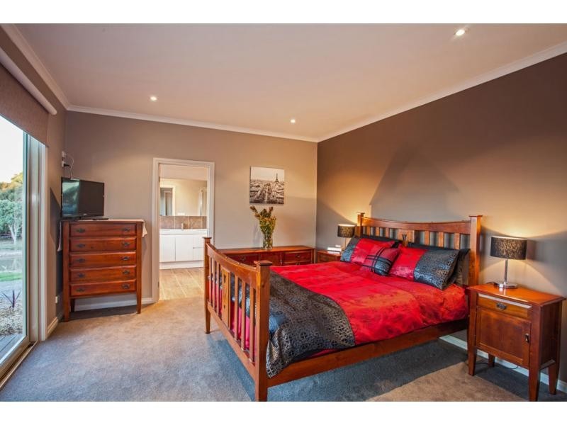 9-11 Small Court, San Remo VIC 3925