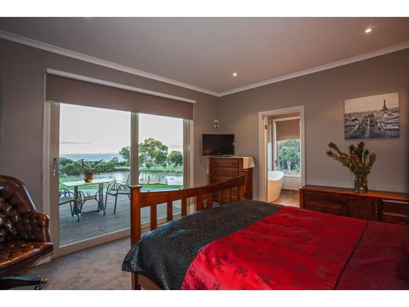 9-11 Small Court, San Remo VIC 3925