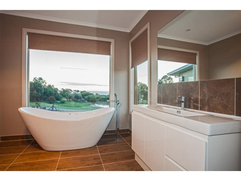 9-11 Small Court, San Remo VIC 3925