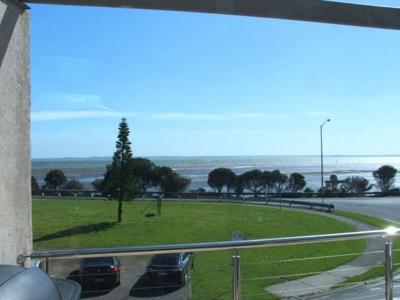 Apt B, 129 Marine Parade, San Remo VIC 3925