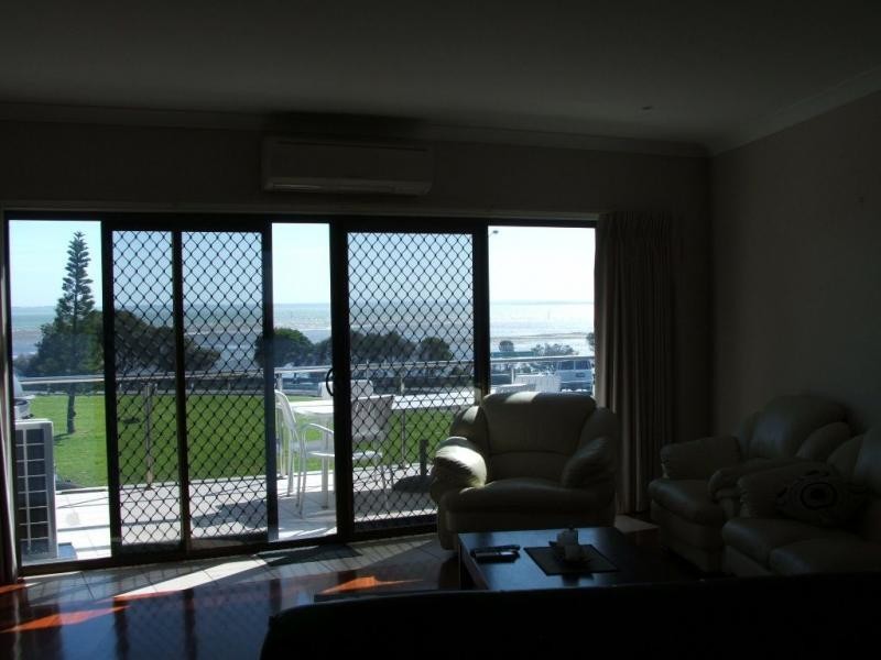 Apt B, 129 Marine Parade, San Remo VIC 3925