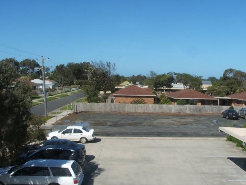 Apt B, 129 Marine Parade, San Remo VIC 3925