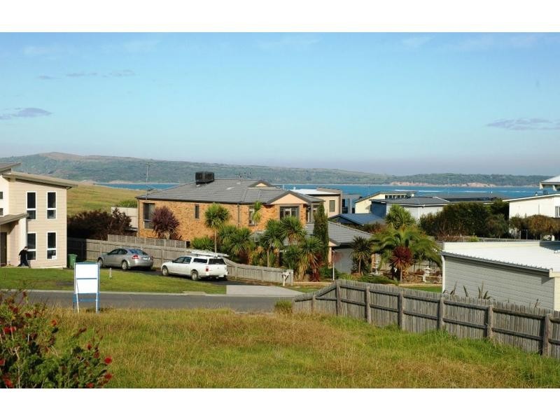 22 Halcyon Avenue, San Remo VIC 3925