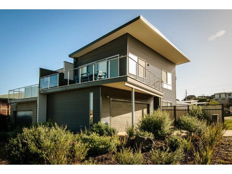 18 Halcyon Avenue, San Remo VIC 3925