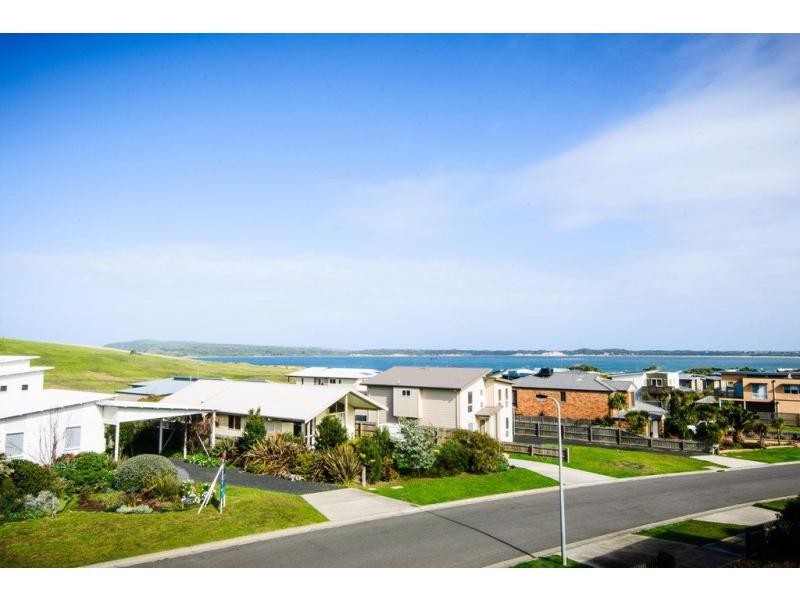 18 Halcyon Avenue, San Remo VIC 3925