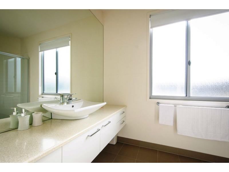 18 Halcyon Avenue, San Remo VIC 3925