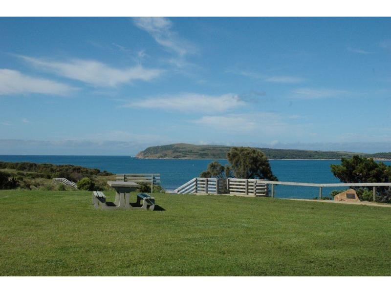 18 Halcyon Avenue, San Remo VIC 3925