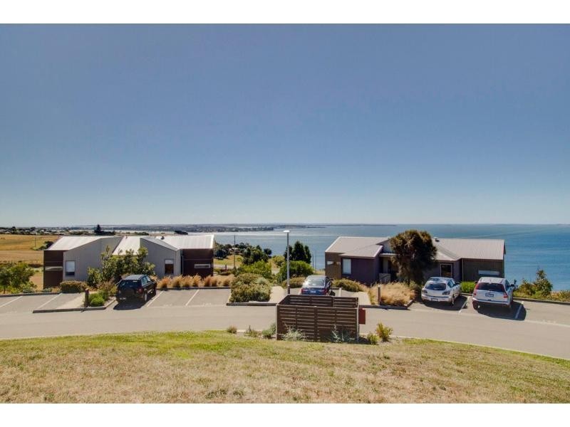 Apt 127, 17 Potters Hill Road, San Remo VIC 3925
