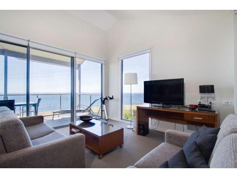 Apt 127, 17 Potters Hill Road, San Remo VIC 3925