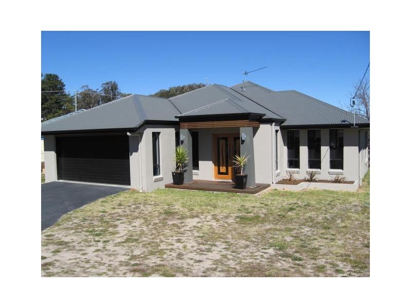 9 Logan Street, Stanthorpe QLD 4380