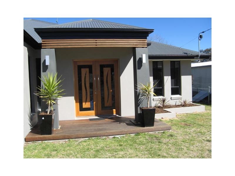 9 Logan Street, Stanthorpe QLD 4380