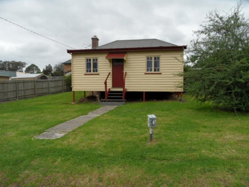 1 Petzler Street, Stanthorpe QLD 4380
