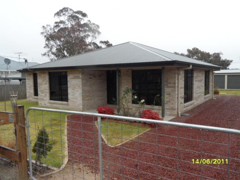 19 Forrest Street, Glen Aplin, Stanthorpe QLD 4380