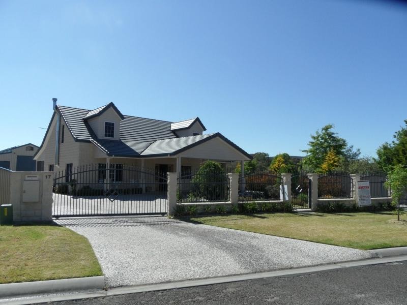 17 Fairway Crescent, Stanthorpe QLD 4380
