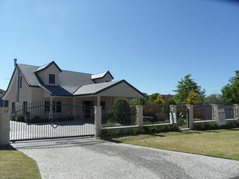 17 Fairway Crescent, Stanthorpe QLD 4380