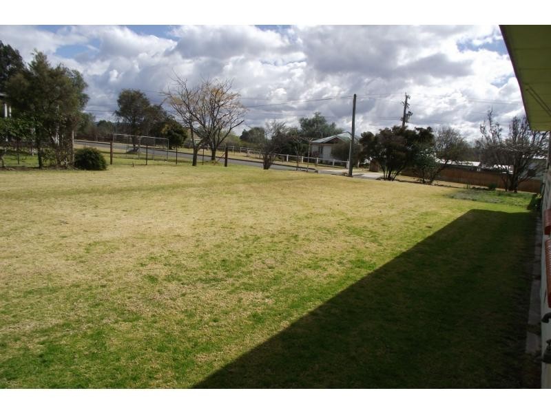 21 Rayleigh Street, Wallangarra, Stanthorpe QLD 4380