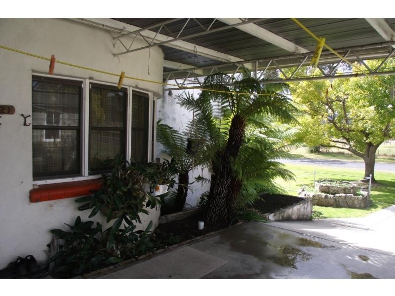 21 Rayleigh Street, Wallangarra, Stanthorpe QLD 4380