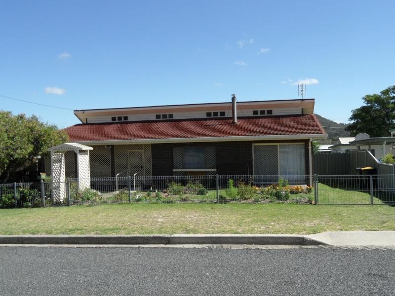 4 Ellevsen Street, Stanthorpe QLD 4380