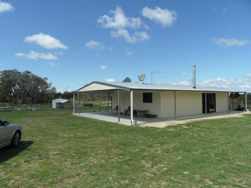 813 Rabbit Fence Road, Pozieres, Stanthorpe QLD 4380