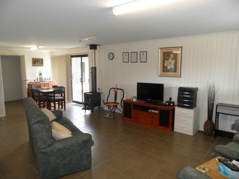 813 Rabbit Fence Road, Pozieres, Stanthorpe QLD 4380