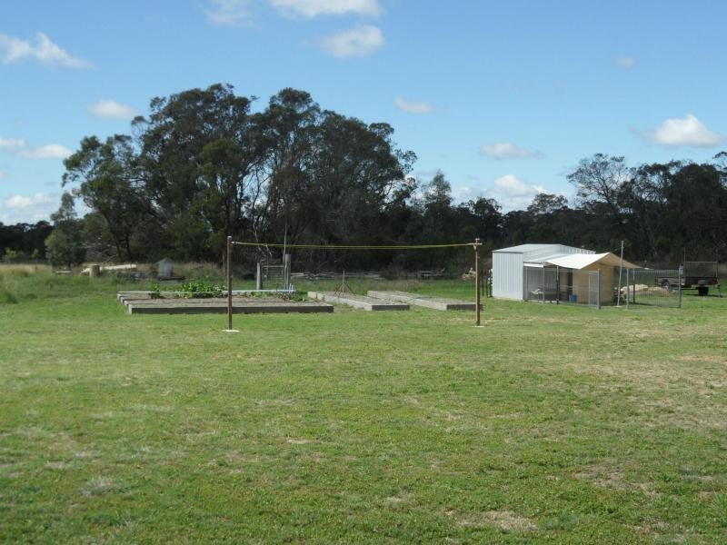 813 Rabbit Fence Road, Pozieres, Stanthorpe QLD 4380