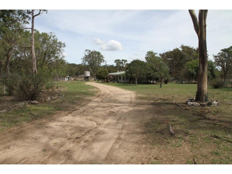 2223 Rabbit Fence Road, Stanthorpe, Dalveen QLD 4374