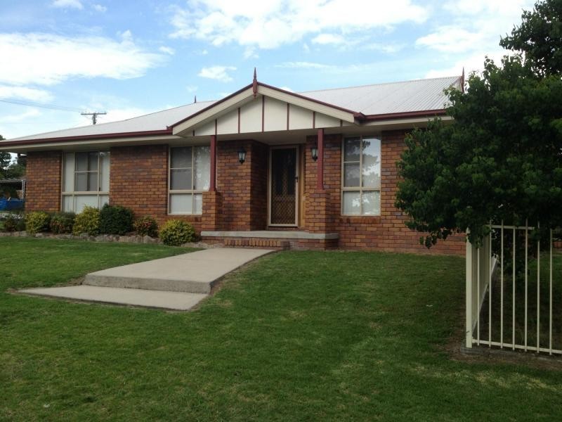 2 Sheahan Street, Stanthorpe QLD 4380