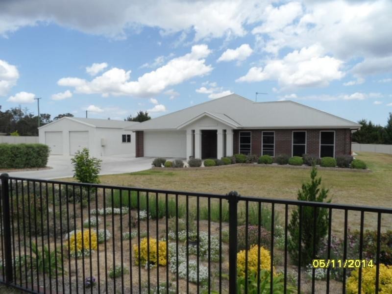 22 Pioneers Parade, Stanthorpe QLD 4380