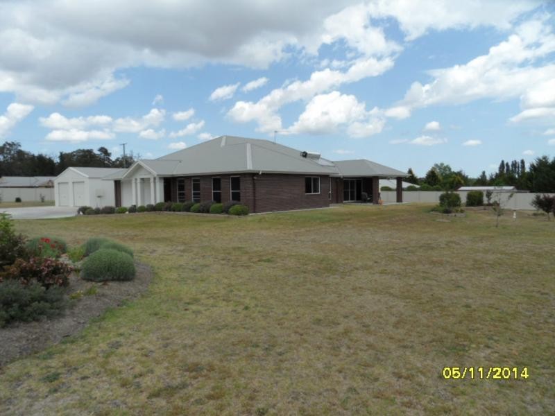 22 Pioneers Parade, Stanthorpe QLD 4380