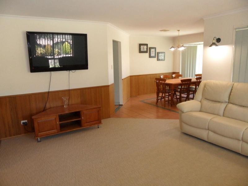 18 Pioneers Parade, Stanthorpe QLD 4380