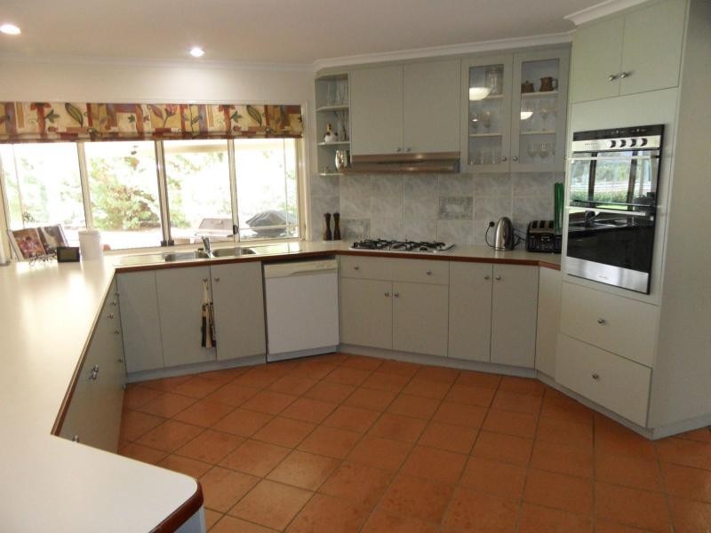 18 Pioneers Parade, Stanthorpe QLD 4380