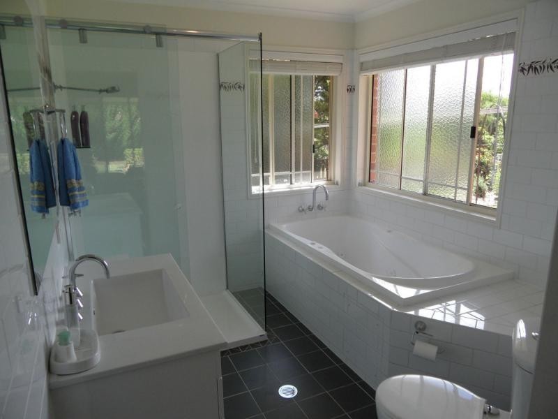 18 Pioneers Parade, Stanthorpe QLD 4380