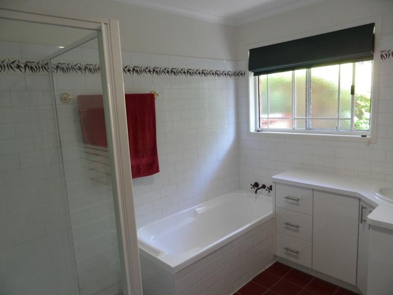 18 Pioneers Parade, Stanthorpe QLD 4380