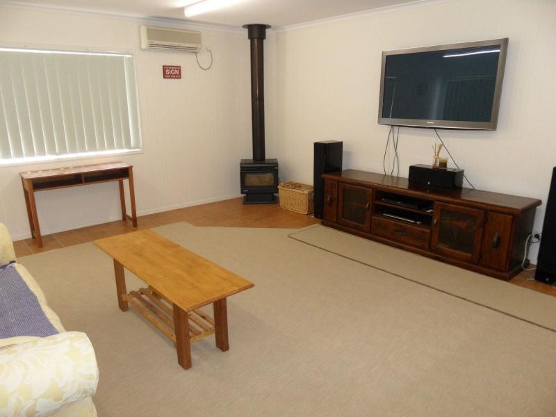 18 Pioneers Parade, Stanthorpe QLD 4380