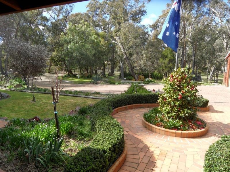 3 Lees Mountain Road, Stanthorpe QLD 4380