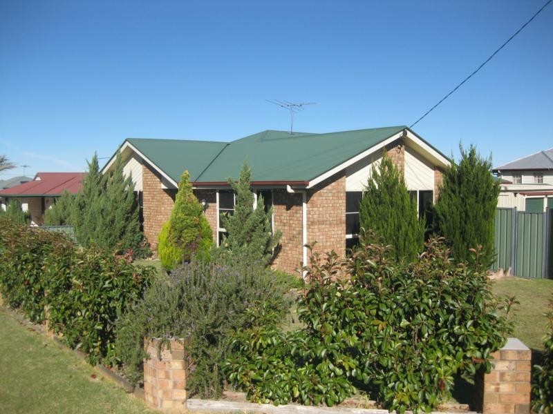 83 College Road, Stanthorpe QLD 4380