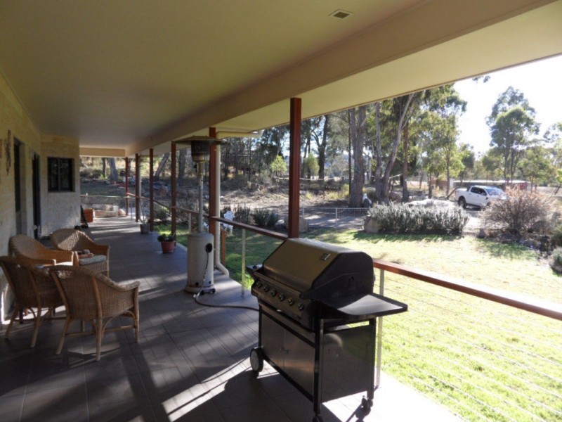 246 Emu Swamp Road, Glen Aplin QLD 4381