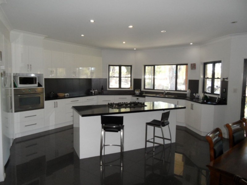 246 Emu Swamp Road, Glen Aplin QLD 4381