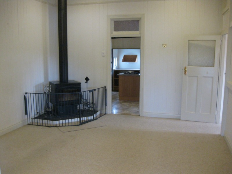 17 Wallangarra Road, Stanthorpe QLD 4380