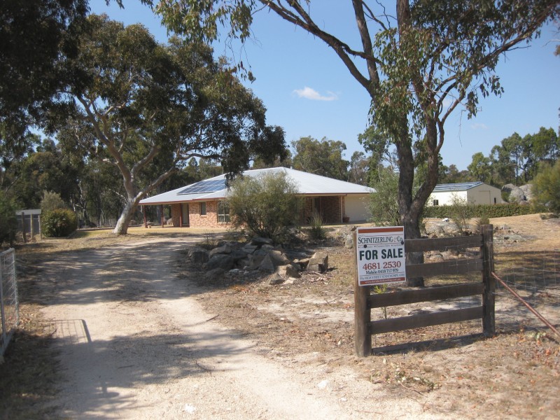 40 Melaleuca Cres, Stanthorpe QLD 4380