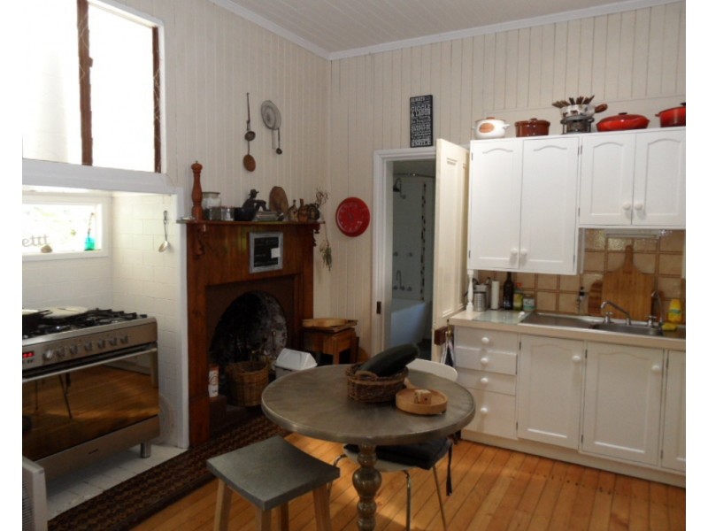 29 Jacobsens Rd, Ballandean QLD 4382