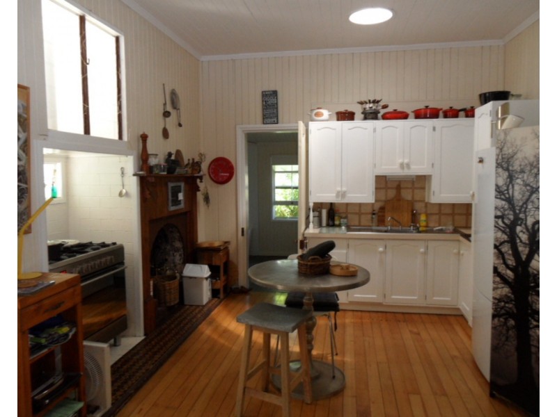 29 Jacobsens Rd, Ballandean QLD 4382