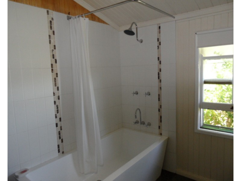 29 Jacobsens Rd, Ballandean QLD 4382